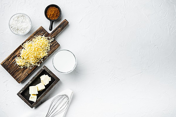 포토 JPG 해외이미지 그릇 식재료 잔 치즈 실내 사람없음 우유 나무상자 흰배경 거품기 버터 나무도마 라자냐 카피스페이스 해외포토 식기 백그라운드 주방용품 유제품 도마 내부 목재 상자 공백 흰색 이탈리아음식 파일형식