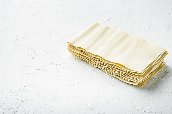 포토 JPG 해외이미지 식재료 실내 사람없음 쌓기 흰배경 라자냐 카피스페이스 해외포토 백그라운드 모션 내부 공백 흰색 이탈리아음식 파일형식