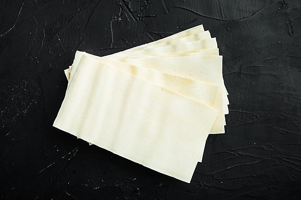 포토 JPG 해외이미지 식재료 검은배경 실내 사람없음 쌓기 라자냐 해외포토 백그라운드 모션 내부 검은색 이탈리아음식 파일형식