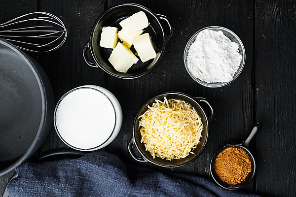 포토 JPG 해외이미지 그릇 식재료 검은배경 잔 치즈 실내 사람없음 하이앵글 우유 거품기 버터 라자냐 해외포토 식기 뷰포인트 백그라운드 주방용품 유제품 내부 검은색 이탈리아음식 파일형식