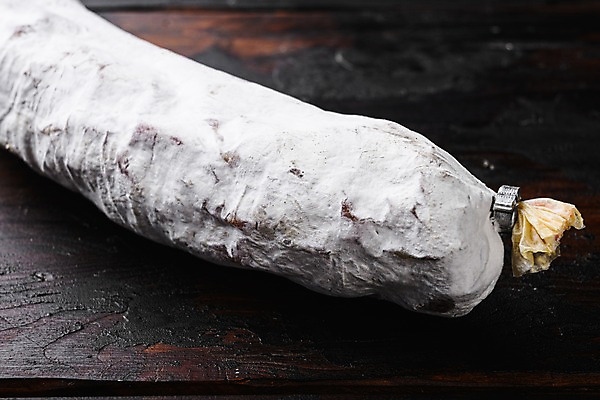 포토 JPG 해외이미지 건조 실내 돼지고기 사람없음 한개 소시지 나무배경 해외포토 1 백그라운드 육류 내부 가공식품 파일형식