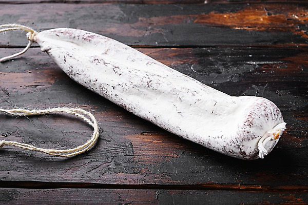 포토 JPG 해외이미지 줄 건조 실내 돼지고기 사람없음 한개 소시지 나무배경 해외포토 1 백그라운드 육류 내부 가공식품 파일형식