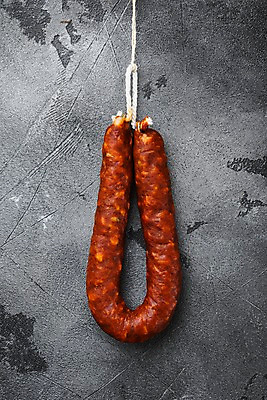 포토 JPG 해외이미지 줄 회색배경 건조 실내 돼지고기 사람없음 한개 소시지 묶기 초리조 해외포토 1 백그라운드 모션 육류 내부 회색 가공식품 파일형식