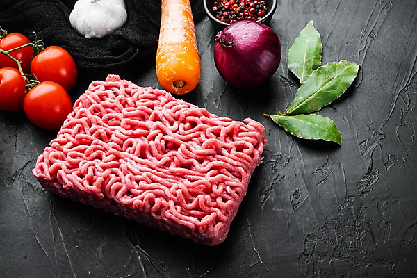 포토 JPG 해외이미지 식재료 방울토마토 검은배경 실내 사람없음 당근 소고기 허브 바질 다진고기 적양파 통마늘 통후추 다짐육 해외포토 식물 백그라운드 토마토 양파 뿌리채소 마늘 육류 내부 검은색 후추 파일형식