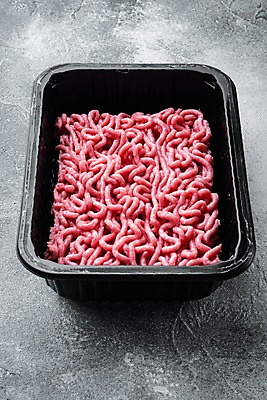 포토 JPG 해외이미지 식재료 회색배경 실내 사람없음 소고기 플라스틱 다진고기 포장용기 다짐육 해외포토 백그라운드 재질 육류 내부 회색 포장재료 파일형식