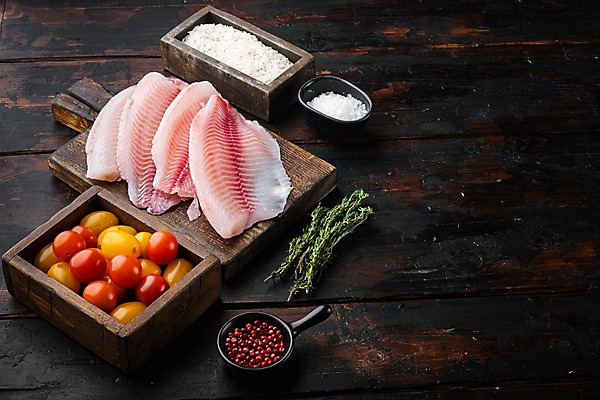 포토 JPG 해외이미지 그릇 방울토마토 실내 사람없음 생선회 신선 나무상자 허브 준비 담기 날것 나무도마 통후추 틸라피아 카피스페이스 나무배경 해외포토 식물 식기 백그라운드 토마토 모션 도마 내부 목재 상자 공백 회 민물고기 후추 파일형식