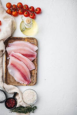 포토 JPG 해외이미지 방울토마토 실내 사람없음 하이앵글 생선회 쌀 신선 올리브오일 준비 흰배경 날것 나무쟁반 통후추 틸라피아 카피스페이스 해외포토 뷰포인트 백그라운드 토마토 곡류 쟁반 내부 목재 공백 회 흰색 기름_음식 민물고기 후추 파일형식