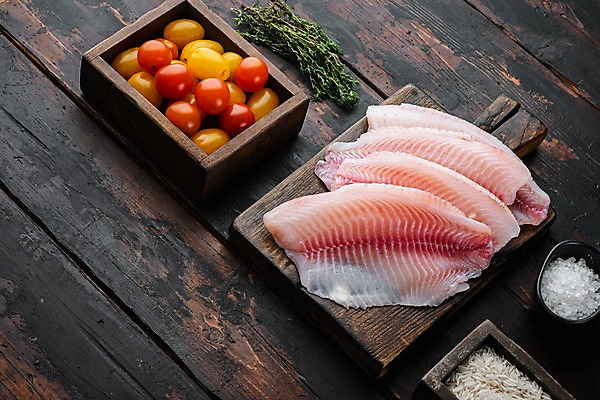 포토 JPG 해외이미지 방울토마토 실내 사람없음 생선회 쌀 신선 나무상자 허브 준비 담기 날것 소금 나무도마 틸라피아 나무배경 해외포토 식물 백그라운드 토마토 모션 곡류 도마 내부 목재 상자 회 민물고기 파일형식