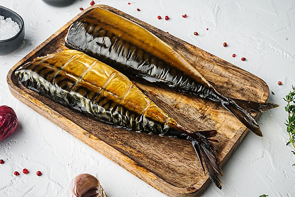 포토 JPG 해외이미지 그릇 실내 마늘 사람없음 하이앵글 흰배경 소금 후추 고등어 훈제 고등어구이 나무쟁반 백리향 훈제요리 해외포토 식기 음식 뷰포인트 백그라운드 채소 쟁반 어류 내부 목재 흰색 향신료 생선구이 파일형식