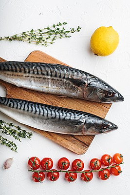 포토 JPG 해외이미지 방울토마토 실내 마늘 사람없음 하이앵글 레몬 흰배경 날것 고등어 나무도마 백리향 해외포토 뷰포인트 백그라운드 토마토 채소 과일 도마 어류 내부 목재 흰색 파일형식