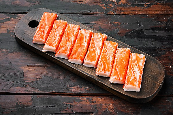 포토 JPG 해외이미지 식재료 사람없음 나무도마 나무탁자 맛살 해외포토 음식 탁자 도마 목재 파일형식