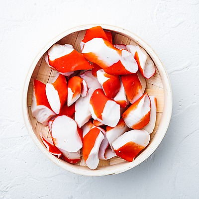 포토 JPG 해외이미지 식재료 사람없음 하이앵글 소쿠리 흰배경 맛살 살라미 해외포토 음식 뷰포인트 백그라운드 바구니 흰색 파일형식