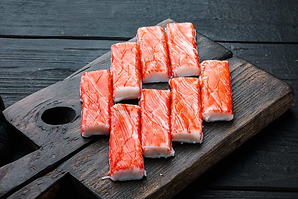 포토 JPG 해외이미지 식재료 검은배경 사람없음 나무도마 맛살 해외포토 음식 백그라운드 도마 목재 검은색 파일형식