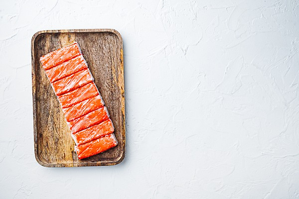 포토 JPG 해외이미지 식재료 사람없음 하이앵글 흰배경 나무쟁반 맛살 카피스페이스 해외포토 음식 뷰포인트 백그라운드 쟁반 목재 공백 흰색 파일형식