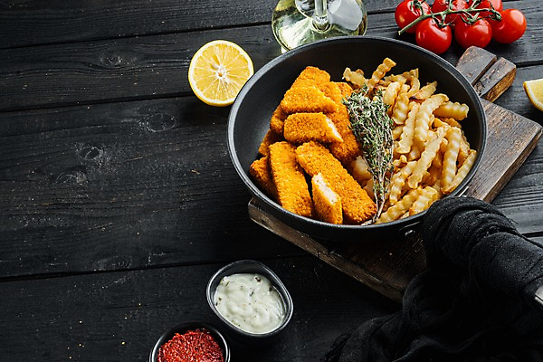 포토 JPG 해외이미지 그릇 음식 방울토마토 검은배경 실내 사람없음 튀김 감자튀김 올리브오일 레몬 나무도마 백리향 생선까스 생선튀김 타르타르소스 카피스페이스 해외포토 식기 백그라운드 토마토 과일 감자 도마 내부 목재 검은색 공백 소스_음식 커틀릿 기름_음식 파일형식