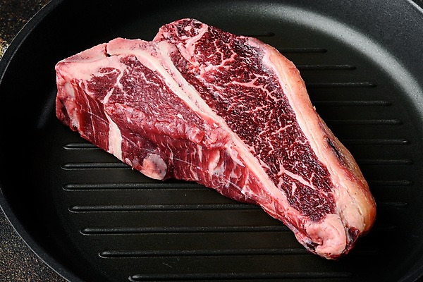 포토 JPG 해외이미지 식재료 실내 생고기 사람없음 소고기 프라이팬 티본스테이크 해외포토 주방용품 육류 스테이크 내부 파일형식