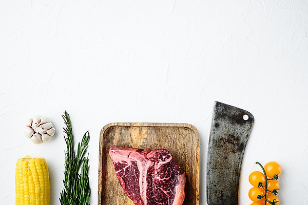 포토 JPG 해외이미지 식재료 방울토마토 실내 생고기 옥수수 사람없음 하이앵글 소고기 신선 칼 흰배경 로즈메리 나무쟁반 통마늘 티본스테이크 카피스페이스 해외포토 뷰포인트 백그라운드 토마토 곡류 쟁반 마늘 육류 스테이크 내부 목재 공백 흰색 허브 파일형식