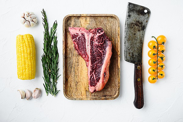 포토 JPG 해외이미지 식재료 방울토마토 실내 생고기 옥수수 사람없음 하이앵글 소고기 신선 칼 흰배경 로즈메리 나무쟁반 통마늘 티본스테이크 플랫레이 해외포토 뷰포인트 백그라운드 토마토 곡류 쟁반 마늘 육류 스테이크 내부 목재 흰색 플랫 허브 파일형식