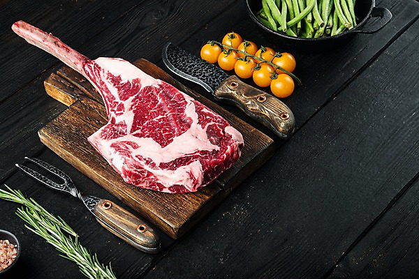 포토 JPG 해외이미지 포크 식재료 방울토마토 검은배경 실내 생고기 사람없음 소고기 신선 칼 아스파라거스 로즈메리 고기포크 나무도마 카피스페이스 토마호크 해외포토 식기 백그라운드 토마토 채소 도마 육류 내부 목재 검은색 공백 허브 파일형식