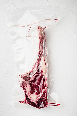 포토 JPG 해외이미지 식재료 포장 실내 생고기 사람없음 소고기 신선 흰배경 진공 토마호크 진공포장 해외포토 백그라운드 육류 내부 흰색 파일형식