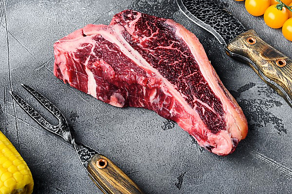 포토 JPG 해외이미지 포크 식재료 방울토마토 회색배경 실내 생고기 옥수수 사람없음 소고기 신선 칼 고기포크 티본스테이크 해외포토 식기 백그라운드 토마토 곡류 육류 스테이크 내부 회색 파일형식