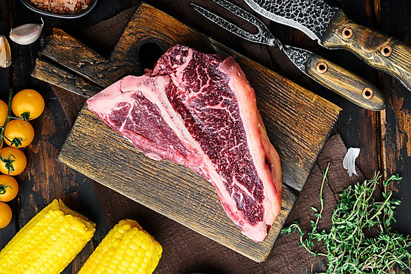 포토 JPG 해외이미지 포크 식재료 방울토마토 실내 마늘 생고기 옥수수 사람없음 하이앵글 소고기 신선 칼 고기포크 나무도마 백리향 티본스테이크 나무배경 해외포토 식기 뷰포인트 백그라운드 토마토 채소 곡류 도마 육류 스테이크 내부 목재 파일형식