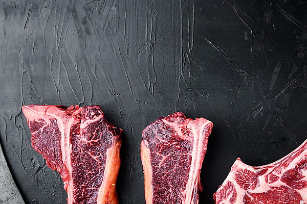 포토 JPG 해외이미지 식재료 검은배경 실내 종류 생고기 사람없음 소고기 티본스테이크 카피스페이스 토마호크 해외포토 백그라운드 육류 스테이크 내부 검은색 공백 파일형식