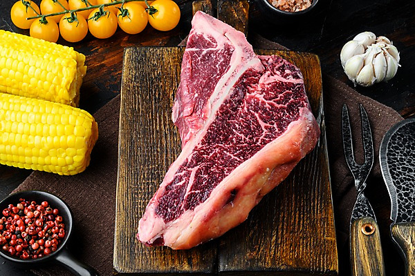 포토 JPG 해외이미지 포크 식재료 방울토마토 실내 생고기 옥수수 사람없음 소고기 신선 칼 고기포크 나무도마 통마늘 통후추 티본스테이크 나무배경 해외포토 식기 백그라운드 토마토 곡류 도마 마늘 육류 스테이크 내부 목재 후추 파일형식