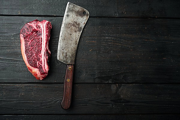 포토 JPG 해외이미지 식재료 검은배경 실내 생고기 사람없음 소고기 신선 칼 티본스테이크 카피스페이스 해외포토 백그라운드 육류 스테이크 내부 검은색 공백 파일형식