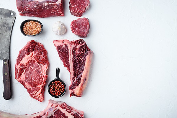 포토 JPG 해외이미지 식재료 실내 생고기 사람없음 소고기 신선 칼 흰배경 안심스테이크 통마늘 통후추 티본스테이크 카피스페이스 핑크솔트 토마호크 해외포토 백그라운드 마늘 육류 스테이크 내부 공백 흰색 소금 후추 파일형식