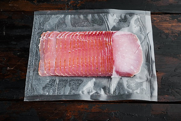 포토 JPG 해외이미지 포장 실내 돼지고기 사람없음 슬라이스 나무탁자 진공 하몽 진공포장 해외포토 탁자 육류 내부 햄 파일형식