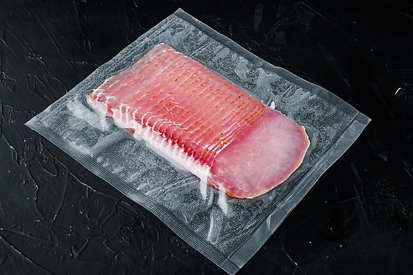 포토 JPG 해외이미지 포장 검은배경 실내 돼지고기 사람없음 슬라이스 진공 하몽 진공포장 해외포토 백그라운드 육류 내부 검은색 햄 파일형식