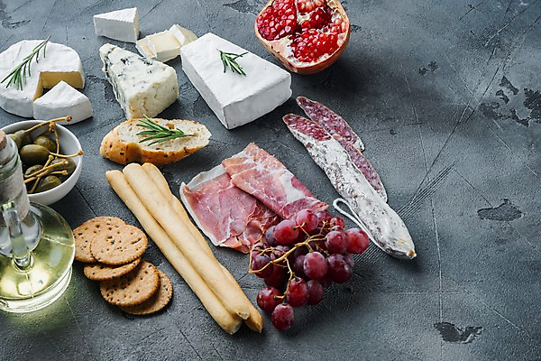 포토 JPG 해외이미지 회색배경 포도 실내 사람없음 크래커 애피타이저 올리브오일 올리브 햄 석류 로즈메리 그리시니 브리치즈 블루치즈 살라미 까망베르치즈 카피스페이스 고르곤졸라치즈 해외포토 열매 음식 빵 백그라운드 과일 치즈 육류 내부 쿠키 공백 회색 기름_음식 허브 파일형식