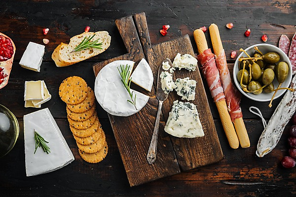 포토 JPG 해외이미지 실내 사람없음 애피타이저 바게트 올리브 햄 로즈메리 그리시니 나무도마 버터나이프 브리치즈 블루치즈 살라미 까망베르치즈 나무배경 고르곤졸라치즈 해외포토 열매 음식 빵 백그라운드 치즈 도마 육류 내부 목재 나이프 허브 파일형식