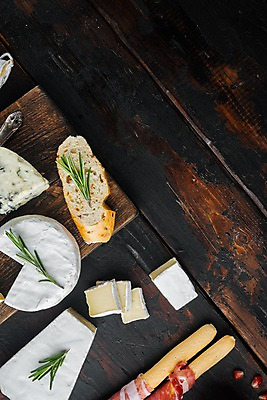 포토 JPG 해외이미지 실내 사람없음 애피타이저 바게트 햄 로즈메리 그리시니 나무도마 브리치즈 블루치즈 까망베르치즈 카피스페이스 나무배경 고르곤졸라치즈 해외포토 음식 빵 백그라운드 치즈 도마 육류 내부 목재 공백 허브 파일형식