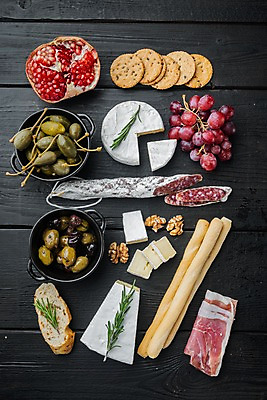 포토 JPG 해외이미지 그릇 포도 검은배경 실내 사람없음 하이앵글 크래커 애피타이저 바게트 올리브 호두 석류 로즈메리 그리시니 브리치즈 살라미 슬라이스햄 까망베르치즈 플랫레이 해외포토 식기 열매 음식 빵 뷰포인트 백그라운드 과일 치즈 내부 쿠키 검은색 견과류 플랫 허브 햄 파일형식