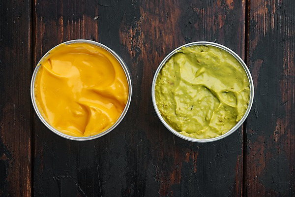 포토 JPG 해외이미지 치즈 실내 사람없음 캔 과카몰리 나무배경 해외포토 백그라운드 유제품 내부 소스_음식 파일형식