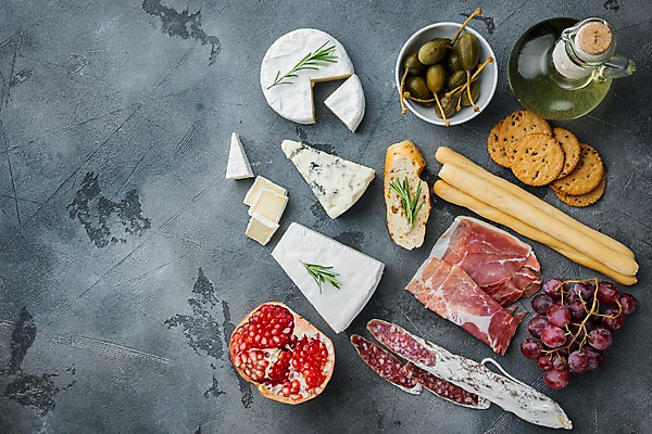 포토 JPG 해외이미지 회색배경 포도 실내 사람없음 크래커 애피타이저 올리브오일 바게트 올리브 햄 석류 로즈메리 그리시니 브리치즈 블루치즈 살라미 까망베르치즈 카피스페이스 고르곤졸라치즈 해외포토 열매 음식 빵 백그라운드 과일 치즈 육류 내부 쿠키 공백 회색 기름_음식 허브 파일형식