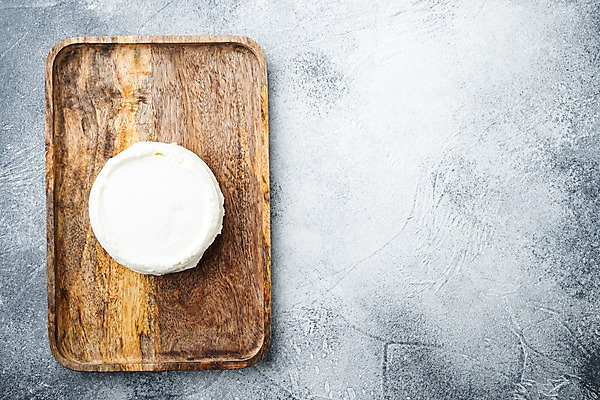 포토 JPG 해외이미지 회색배경 실내 사람없음 나무쟁반 카피스페이스 리코타치즈 해외포토 백그라운드 치즈 쟁반 내부 목재 공백 회색 파일형식