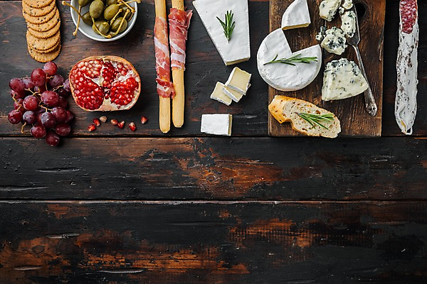 포토 JPG 해외이미지 포도 실내 사람없음 크래커 애피타이저 올리브 햄 석류 로즈메리 그리시니 나무도마 버터나이프 브리치즈 블루치즈 살라미 까망베르치즈 카피스페이스 나무배경 고르곤졸라치즈 해외포토 열매 음식 빵 백그라운드 과일 치즈 도마 육류 내부 목재 쿠키 공백 나이프 허브 파일형식