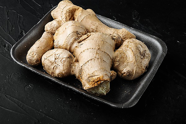 포토 JPG 해외이미지 식재료 검은배경 쟁반 실내 사람없음 생강 해외포토 백그라운드 채소 내부 검은색 파일형식