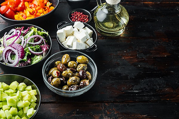 포토 JPG 해외이미지 그릇 방울토마토 검은배경 오이 치즈 사람없음 당근 샐러드 올리브오일 상추 올리브 채식 후추 다이어트음식 적양파 채식주의자 카피스페이스 비건음식 해외포토 식기 열매 음식 백그라운드 다이어트 토마토 채소 양파 유제품 뿌리채소 검은색 공백 기름_음식 향신료 파일형식 비건