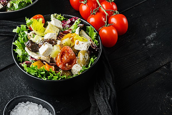 포토 JPG 해외이미지 그릇 방울토마토 검은배경 오이 치즈 파프리카 사람없음 샐러드 상추 올리브 채식 소금 다이어트음식 채식주의자 비건음식 해외포토 식기 열매 음식 백그라운드 다이어트 토마토 채소 유제품 검은색 파일형식 비건