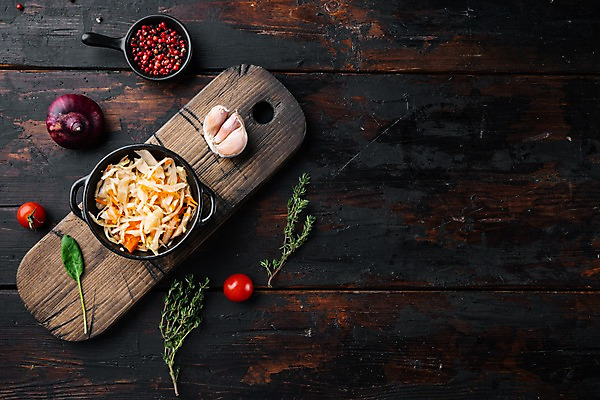 포토 JPG 해외이미지 그릇 방울토마토 마늘 사람없음 하이앵글 샐러드 채식 다이어트음식 나무도마 나무탁자 백리향 채식주의자 카피스페이스 비건음식 해외포토 식기 음식 뷰포인트 다이어트 토마토 채소 탁자 도마 목재 공백 파일형식 비건