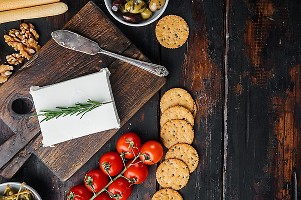 포토 JPG 해외이미지 그릇 방울토마토 치즈 사람없음 하이앵글 쿠키 샐러드 소시지 올리브 채식 호두 다이어트음식 나무탁자 잼나이프 채식주의자 카피스페이스 비건음식 해외포토 식기 열매 음식 뷰포인트 다이어트 토마토 탁자 디저트 유제품 공백 견과류 가공식품 나이프 파일형식 비건