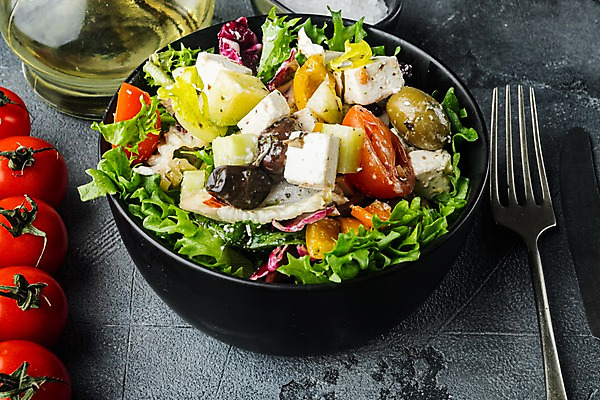 포토 JPG 해외이미지 그릇 포크 방울토마토 회색배경 오이 치즈 파프리카 사람없음 샐러드 나이프 올리브오일 올리브 채식 다이어트음식 채식주의자 비건음식 해외포토 식기 열매 음식 백그라운드 다이어트 토마토 채소 유제품 회색 칼 기름_음식 파일형식 비건