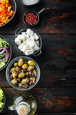 포토 JPG 해외이미지 그릇 치즈 사람없음 하이앵글 당근 샐러드 올리브오일 상추 올리브 채식 소금 후추 다이어트음식 나무탁자 채식주의자 카피스페이스 비건음식 해외포토 식기 열매 음식 뷰포인트 다이어트 채소 탁자 유제품 뿌리채소 공백 기름_음식 향신료 파일형식 비건