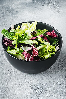 포토 JPG 해외이미지 그릇 회색배경 사람없음 샐러드 상추 채식 다이어트음식 적양배추 채식주의자 비건음식 해외포토 식기 음식 백그라운드 다이어트 채소 회색 양배추 파일형식 비건
