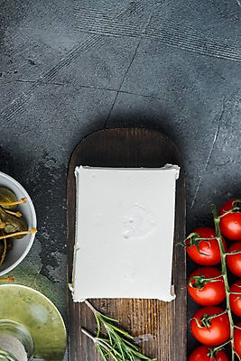 포토 JPG 해외이미지 그릇 방울토마토 회색배경 치즈 사람없음 하이앵글 샐러드 올리브오일 채식 로즈메리 다이어트음식 나무도마 채식주의자 카피스페이스 비건음식 해외포토 식기 음식 뷰포인트 백그라운드 다이어트 토마토 유제품 도마 목재 공백 회색 기름_음식 허브 파일형식 비건