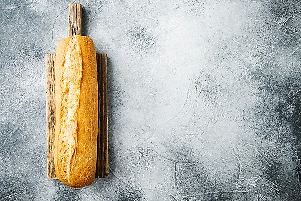 포토 JPG 해외이미지 회색배경 실내 사람없음 바게트 나무도마 카피스페이스 해외포토 빵 백그라운드 도마 내부 목재 공백 회색 파일형식